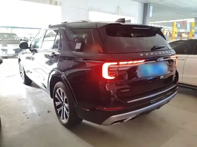 Ford Explorer — Фото автомобиля 4