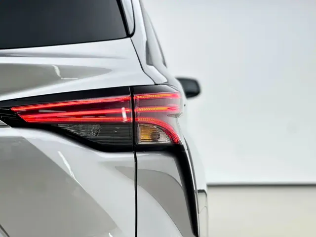 Toyota Sienna — Фото автомобиля 18