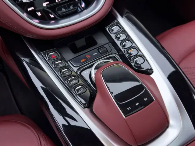 Aston Martin DBX — Фото автомобиля 20