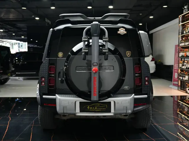 Land Rover Defender — Фото автомобиля 11
