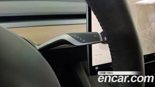 Tesla Model 3 — Фото автомобиля 12