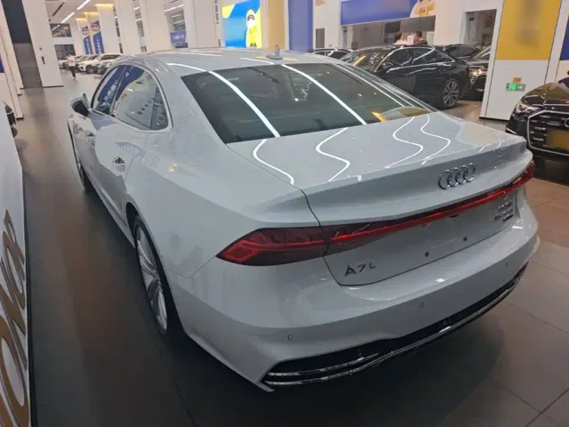 Audi A7L — Фото автомобиля 4