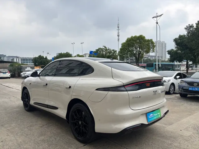 IM Motors LS6 — Фото автомобиля 9