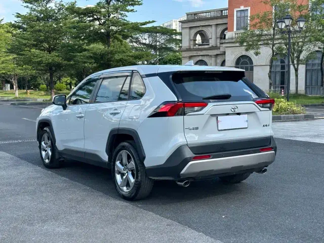 Toyota RAV4 — Фото автомобиля 17