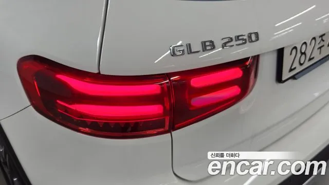 Mercedes-Benz GLB-Class — Фото автомобиля 15