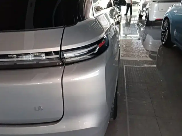 Li Auto L8 — Фото автомобиля 7