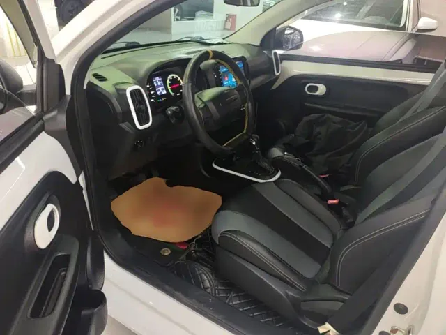 Roewe Clever — Фото автомобиля 15