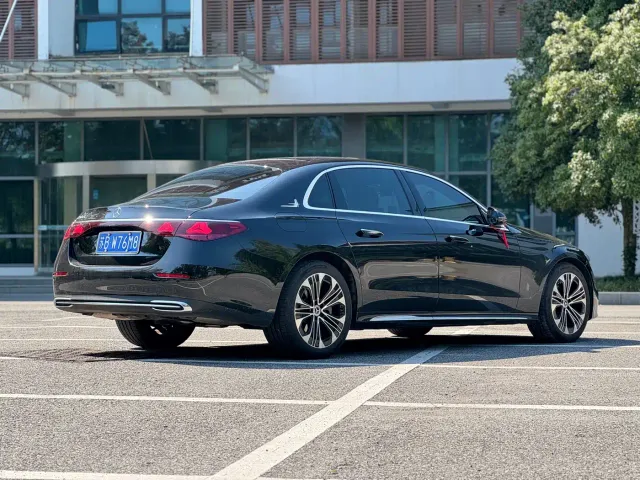 Mercedes-Benz E-Class — Фото автомобиля 6