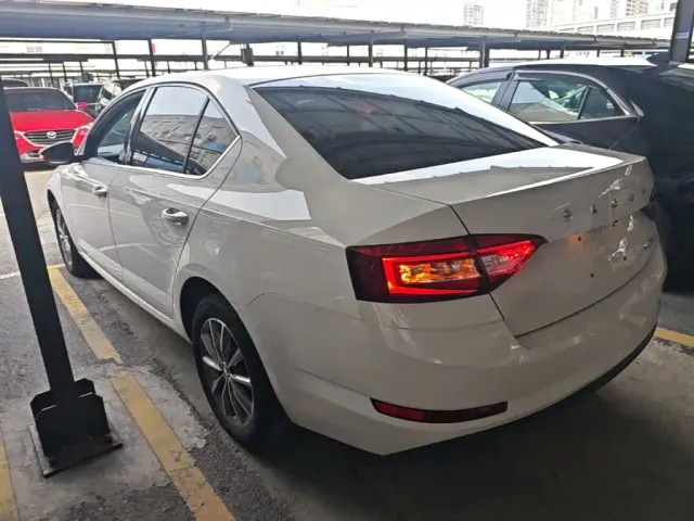 Skoda Octavia — Фото автомобиля 4