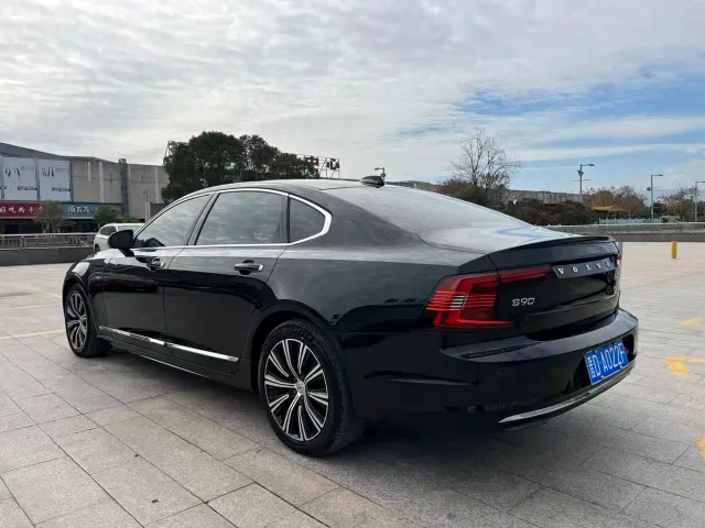 Volvo S90 — Фото автомобиля 6