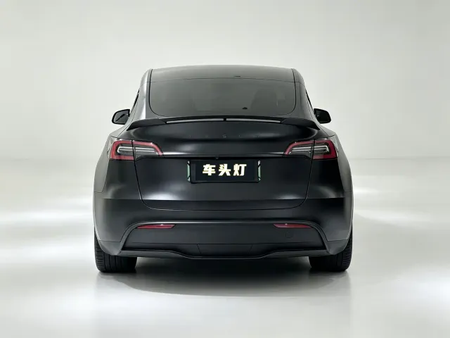 Tesla Model Y — Фото автомобиля 8
