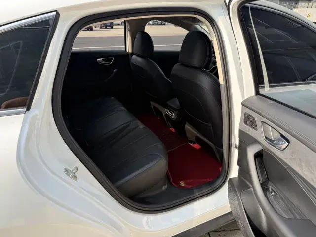Roewe D7 — Фото автомобиля 9