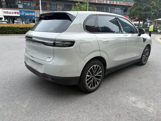 Leapmotor B10 — Фото автомобиля 8