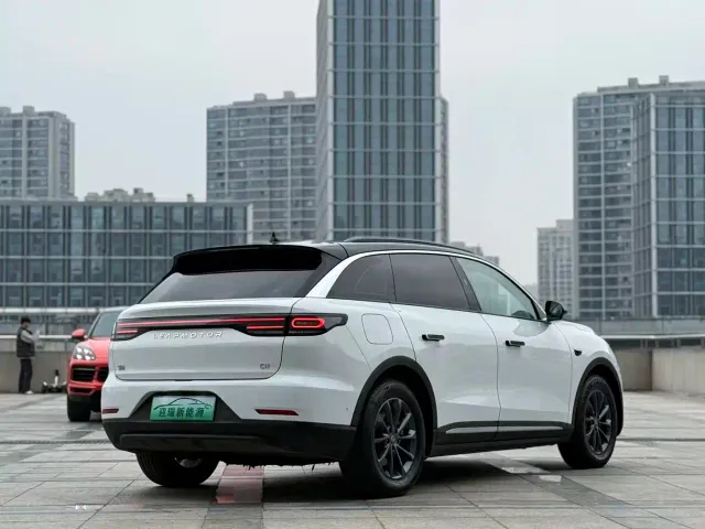 Leapmotor C11 — Фото автомобиля 6