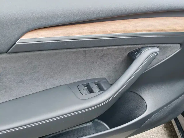 Tesla Model 3 — Фото автомобиля 13