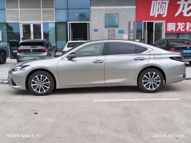 Lexus ES — Фото автомобиля 3