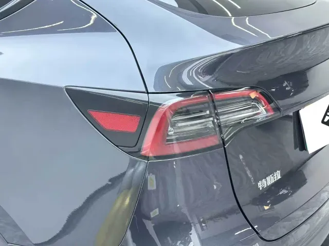 Tesla Model 3 — Фото автомобиля 8