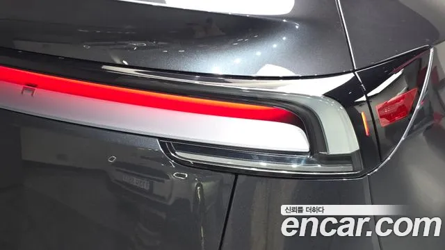Tesla Model Y — Фото автомобиля 8