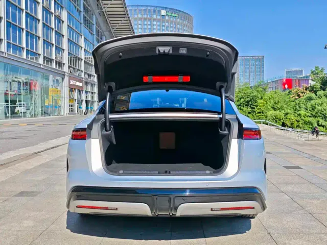 BYD Han L — Фото автомобиля 9