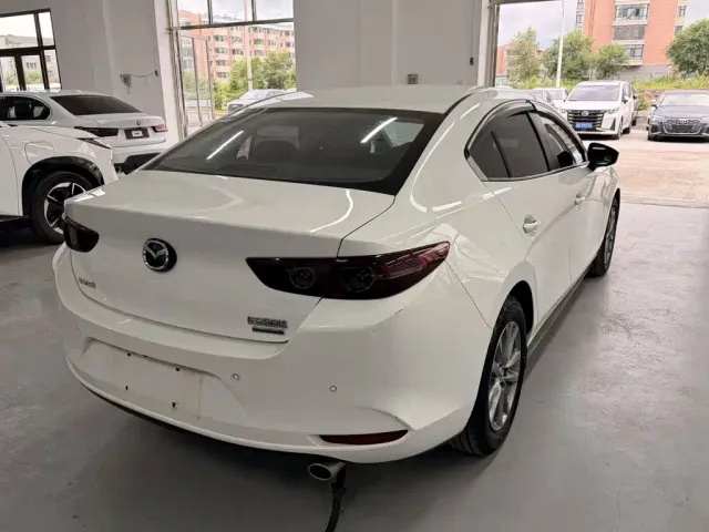 Mazda Axela — Фото автомобиля 5
