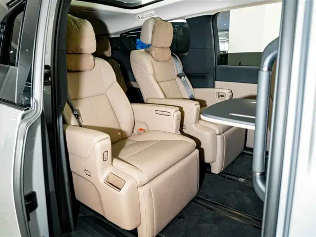 Li Auto MEGA — Фото автомобиля 29