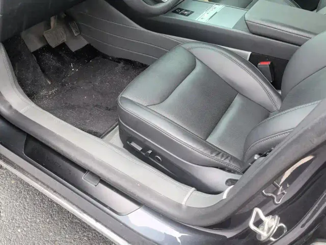 Tesla Model 3 — Фото автомобиля 11
