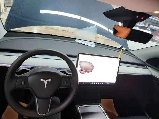 Tesla Model Y — Фото автомобиля 9