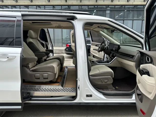 Kia Carnival 2021 2.0T Flagship Edition — Фото автомобиля 16