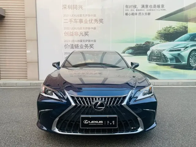Lexus ES — Фото автомобиля 2