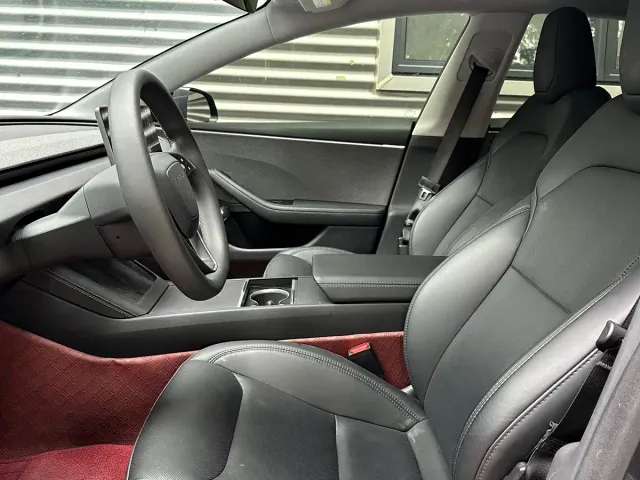 Tesla Model 3 — Фото автомобиля 4