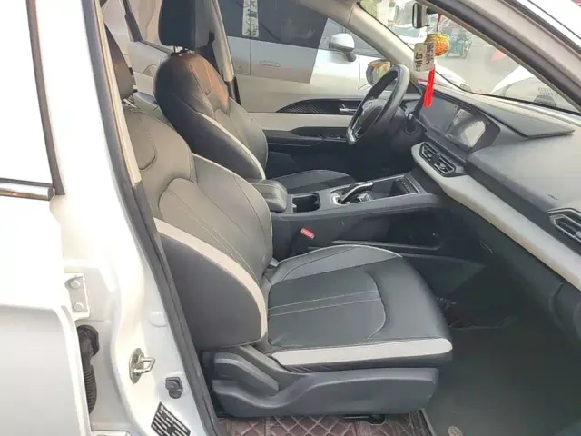 Dongfeng Fengshen E70 — Фото автомобиля 24