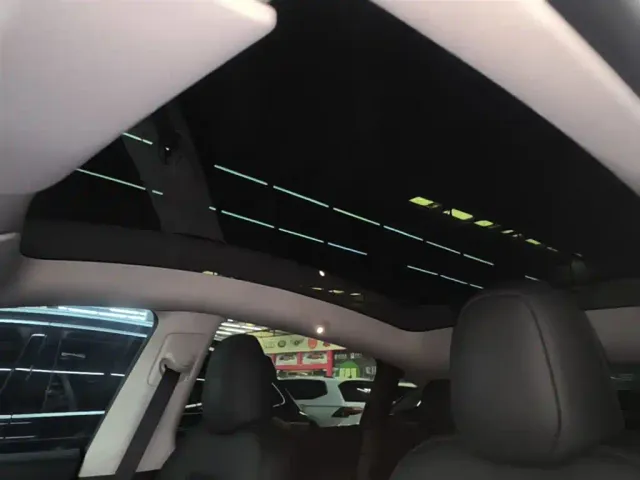 Tesla Model Y — Фото автомобиля 17