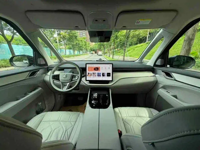 Volvo EM90 — Фото автомобиля 8