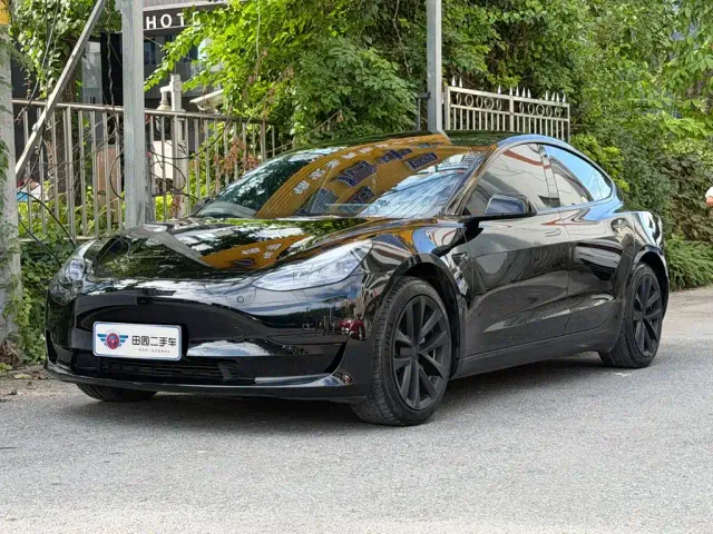 Фотография автомобиля — Tesla Model 3