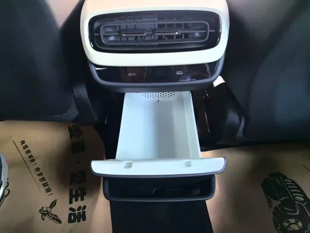 Xiaomi SU7 — Фото автомобиля 14