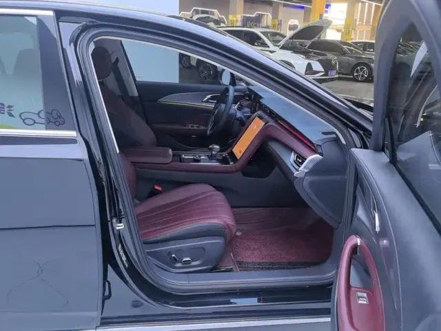 Hongqi H5 — Фото автомобиля 8