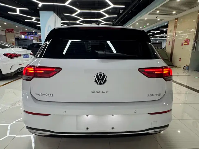 Volkswagen Golf — Фото автомобиля 6