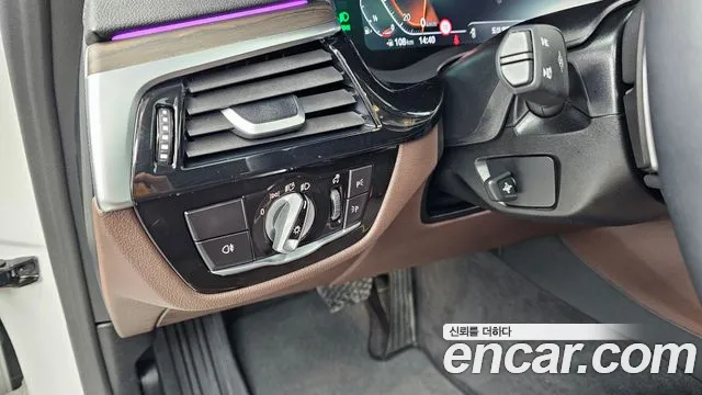BMW 5 Series G30 — Фото автомобиля 20