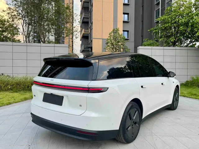 Li Auto i8 — Фото автомобиля 6