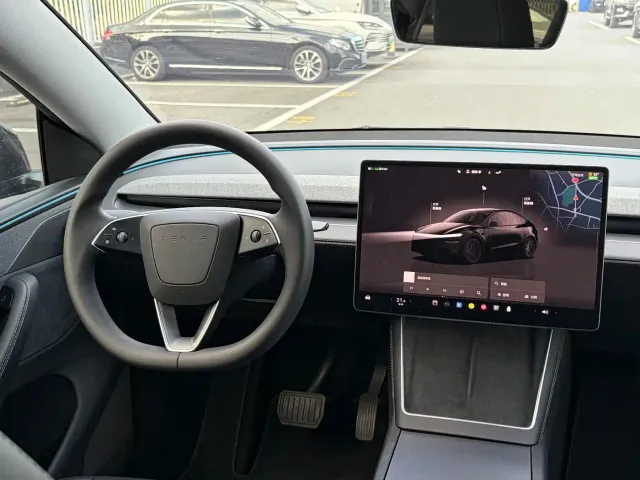 Tesla Model Y — Фото автомобиля 17