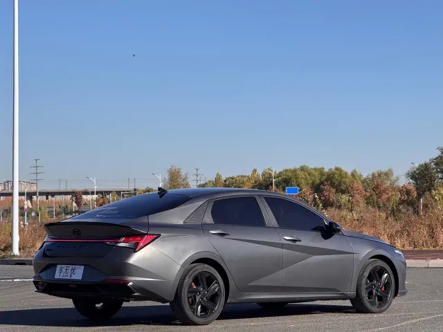 Hyundai Elantra — Фото автомобиля 4