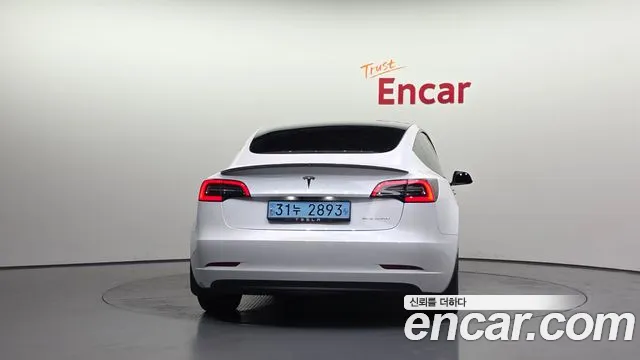 Tesla Model 3 — Фото автомобиля 4