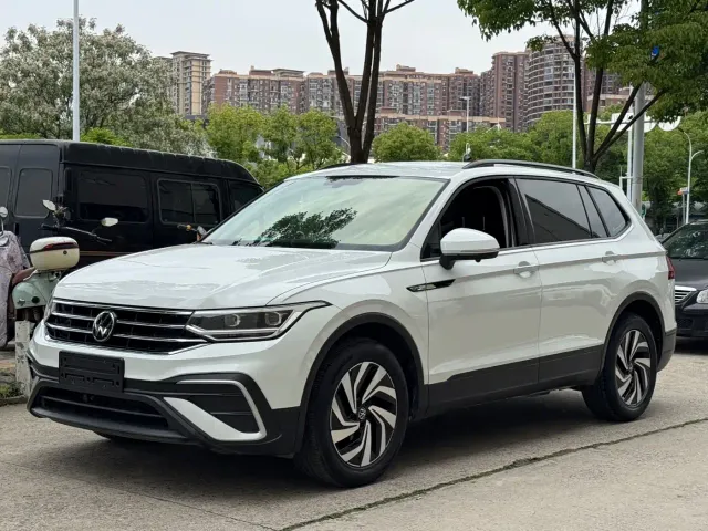 Фотография автомобиля — Volkswagen Tiguan L