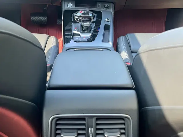 Audi Q5L Sportback — Фото автомобиля 16