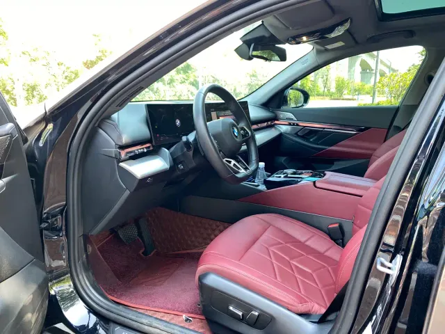 BMW 5 Series — Фото автомобиля 4