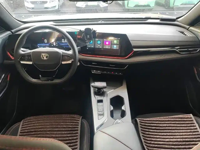 Changan X5 Plus — Фото автомобиля 9