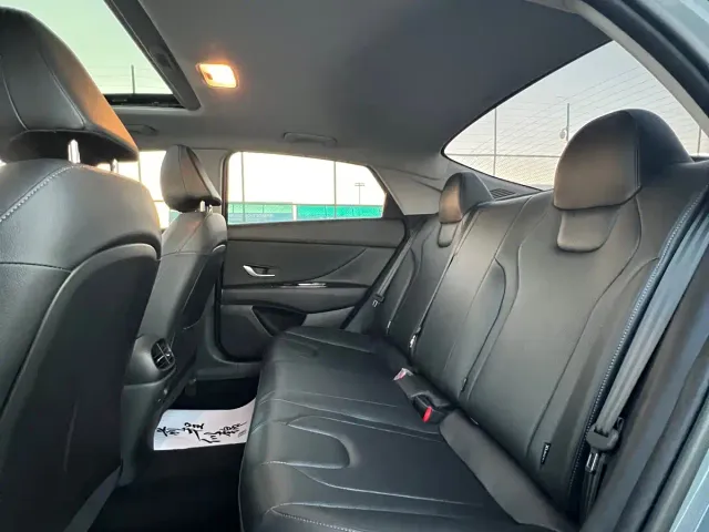 Hyundai Elantra — Фото автомобиля 9