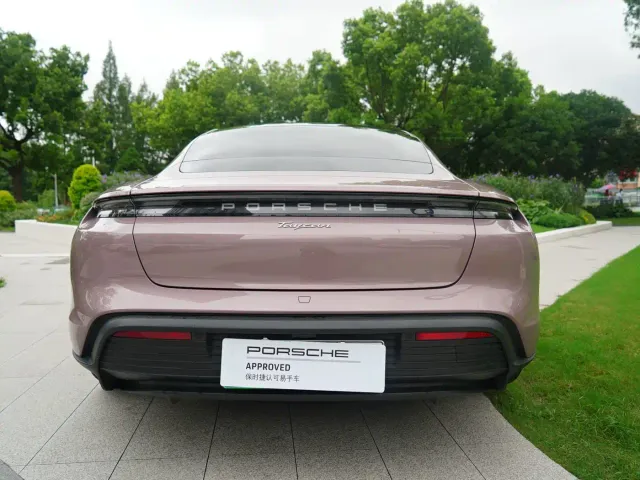 Porsche Taycan — Фото автомобиля 22