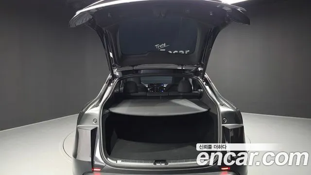 Tesla Model Y — Фото автомобиля 26