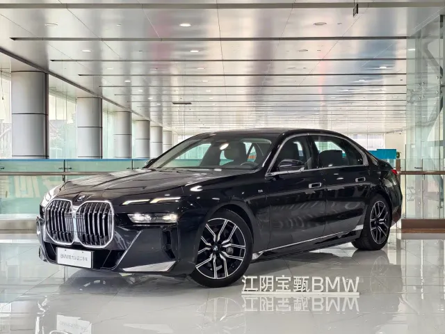 Фотография автомобиля — BMW i7
